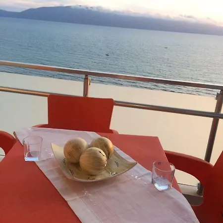Sunny Apartment Vlorë